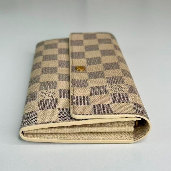 Louis Vuitton Damier Azur Wallet with Classic Checkerboard Design - Picture 3 of 7